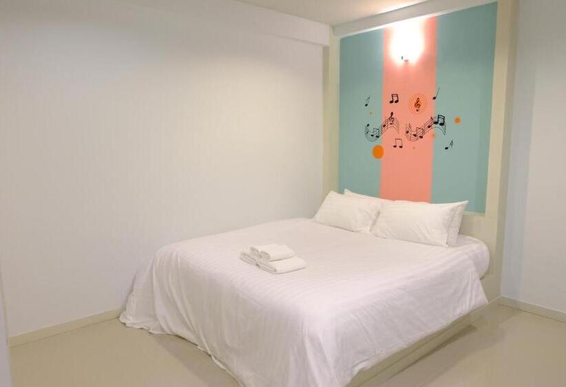 スタンダードルーム, Juntima Place At Amphawa