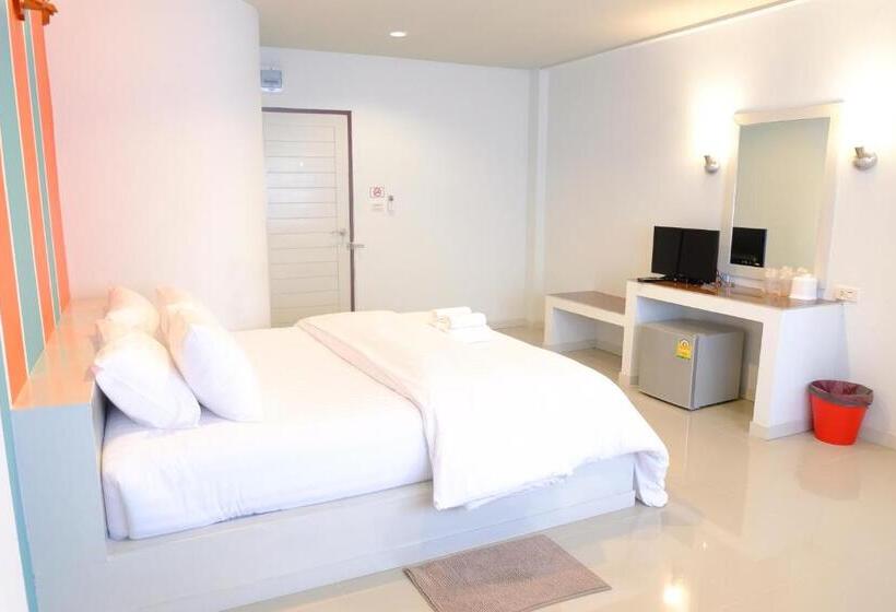 デラックスルーム, Juntima Place At Amphawa