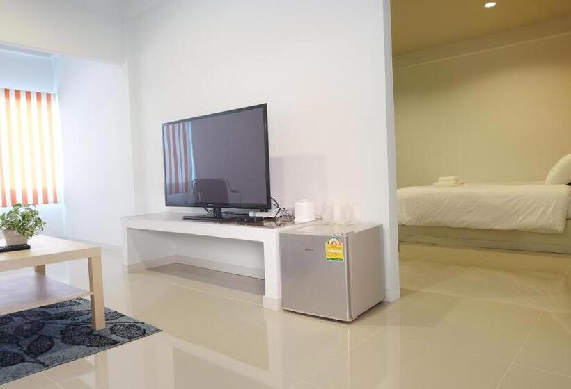 スイート, Juntima Place At Amphawa