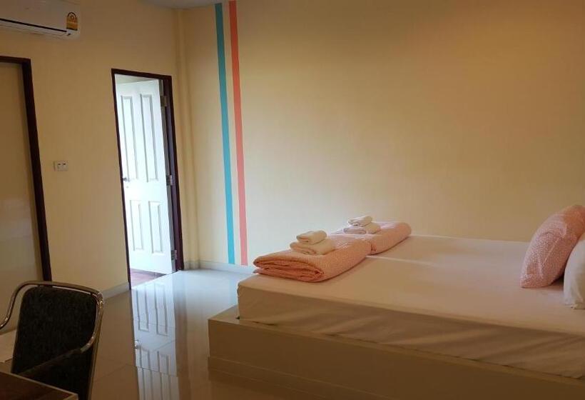 スイート, Juntima Place At Amphawa