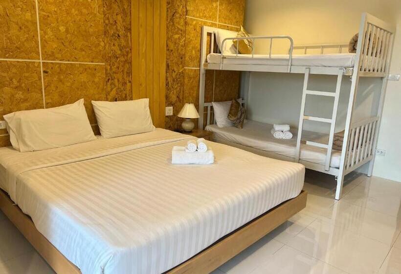 غرفة قياسية مزوَّدة بشُرفة, Js Residence Krabi