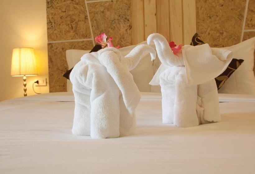 غرفة قياسية مزوَّدة بشُرفة, Js Residence Krabi