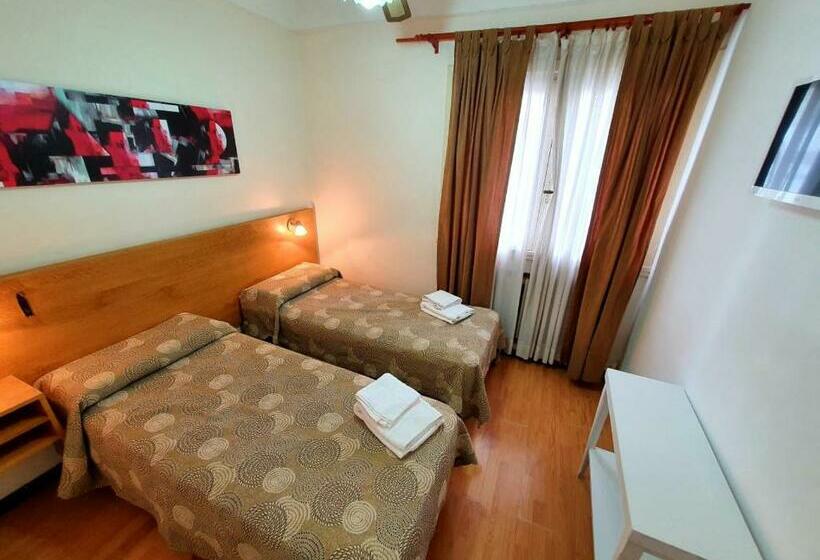 غرفة قياسية ثلاثية, Mar Azul