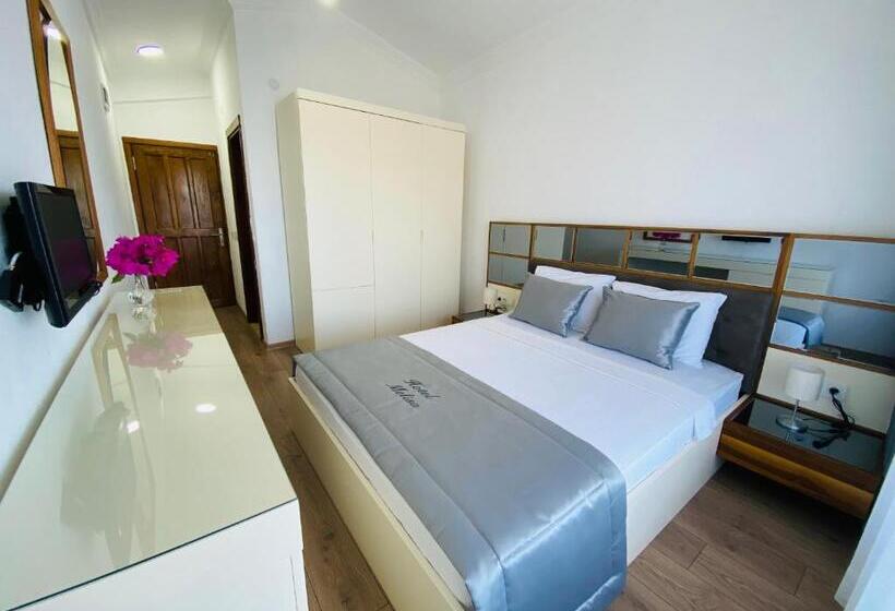 غرفة كلاسيكية مطلّة علي البحر, Melisa