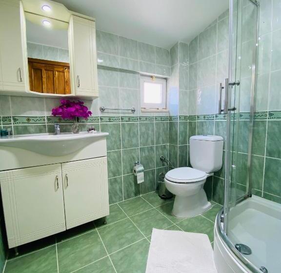 غرفة كلاسيكية مطلّة علي البحر, Melisa