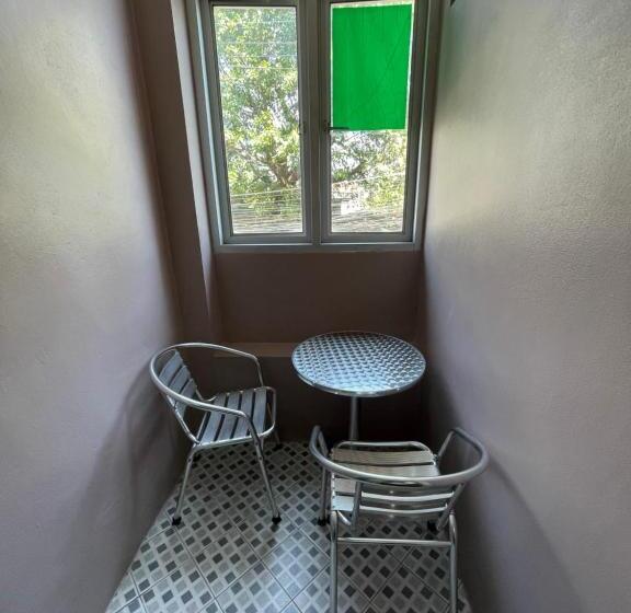 수피리어 스튜디오, Nawaporn Place