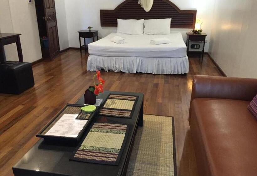 수피리어 스튜디오, Nawaporn Place