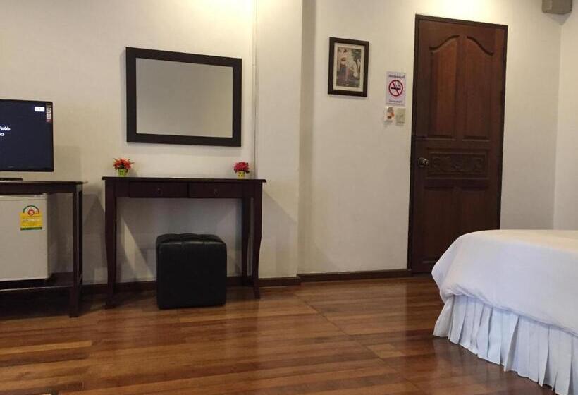 수피리어 스튜디오, Nawaporn Place