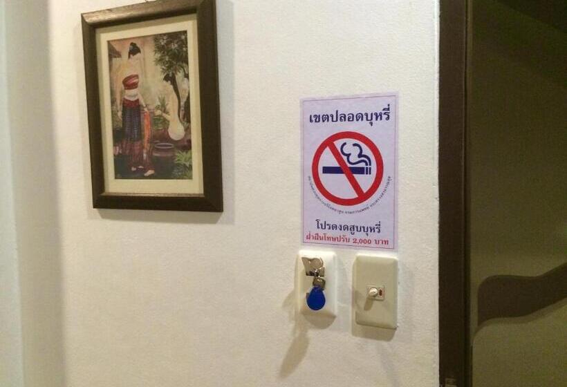 수피리어 스튜디오, Nawaporn Place