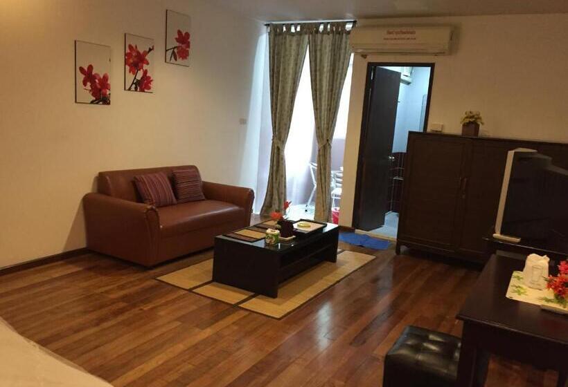 수피리어 스튜디오, Nawaporn Place