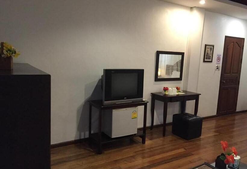 수피리어 스튜디오, Nawaporn Place