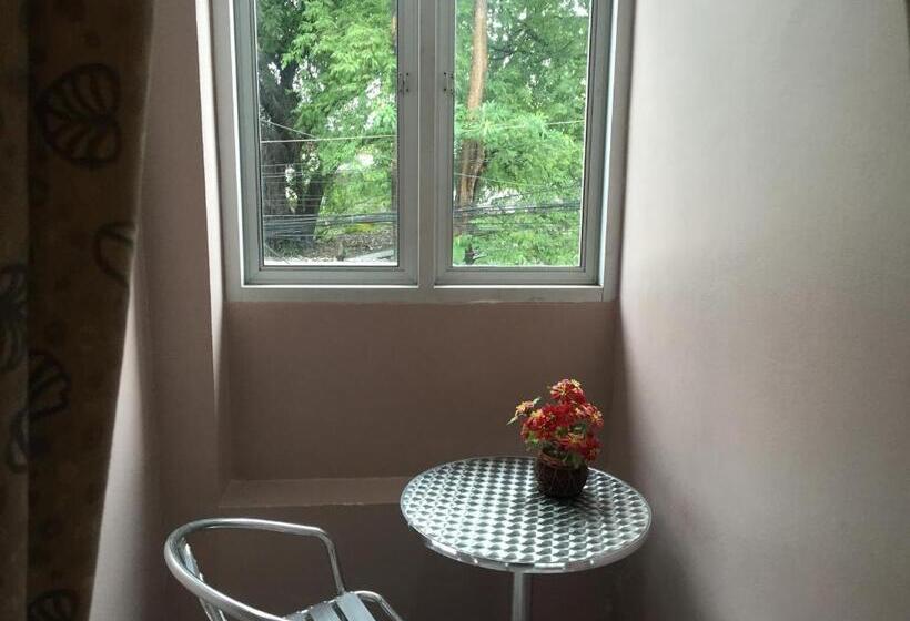 수피리어 스튜디오, Nawaporn Place