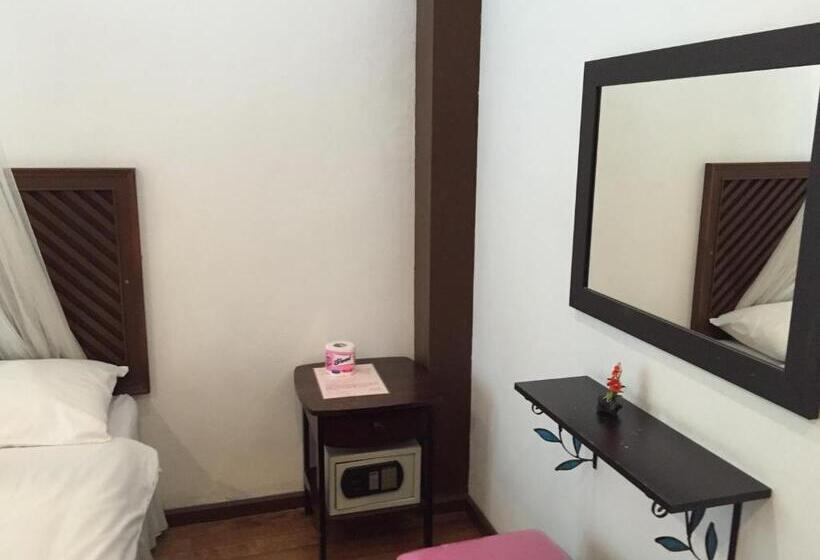 수피리어 스튜디오, Nawaporn Place