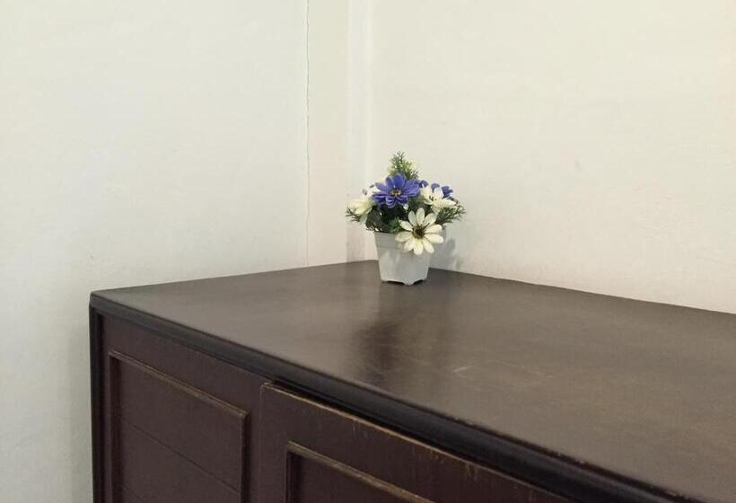 수피리어 스튜디오, Nawaporn Place