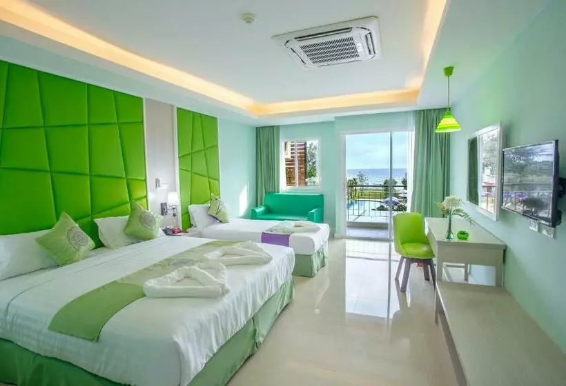 Deluxe Kolmen Hengen Huone Merinäkymä, Saint Tropez Beach