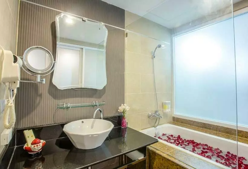 Executive-sviitti, Saint Tropez Beach