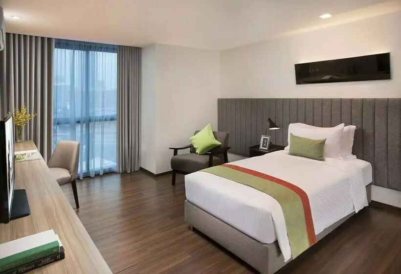 استودیوی لوکس, Somerset Ekamai Bangkok