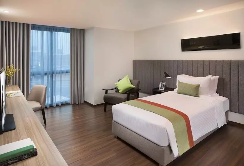 استودیوی لوکس, Somerset Ekamai Bangkok