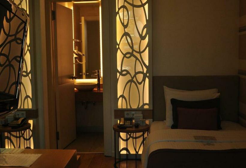 اتاق اکونومی یک تخته, Wes