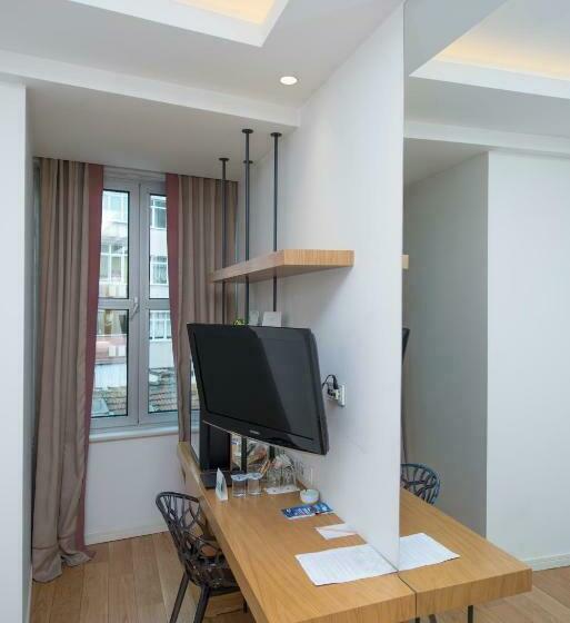 اتاق اکونومی یک تخته, Wes