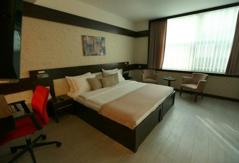 اتاق استاندارد, Wes