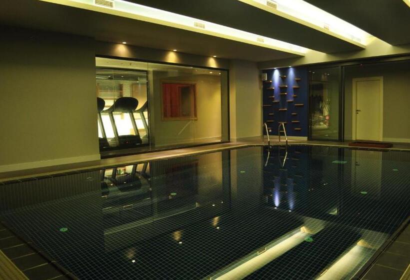 اتاق اکونومی یک تخته, Wes