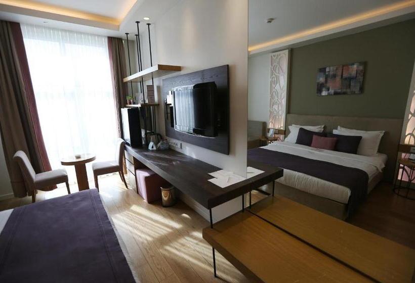 اتاق استاندارد با چشمانداز دریا, Wes