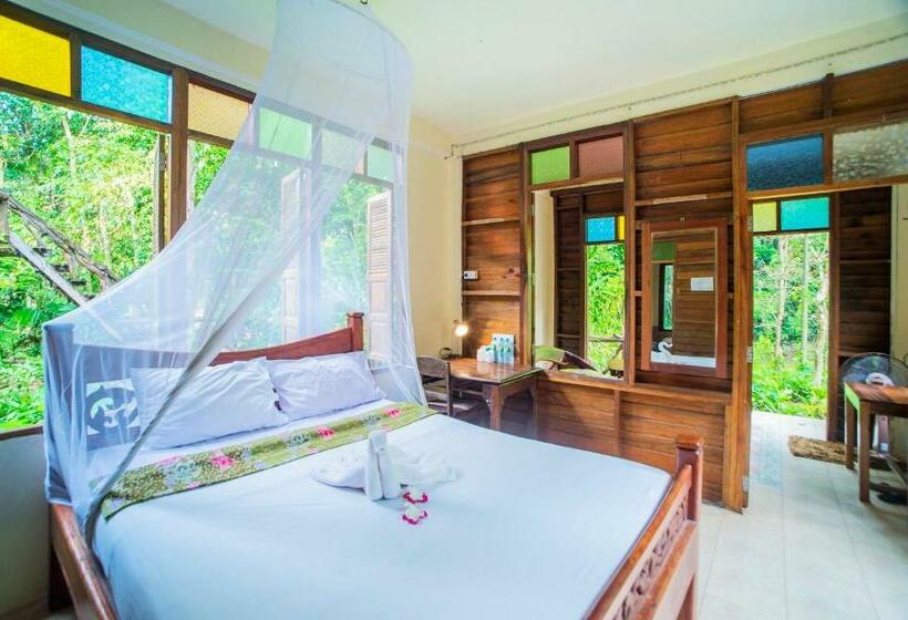 غرفة قياسية مزوَّدة بشُرفة, Art S Riverview Lodge