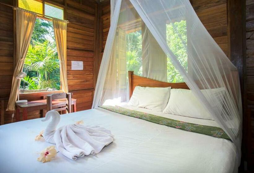 غرفة قياسية مزوَّدة بشُرفة, Art S Riverview Lodge