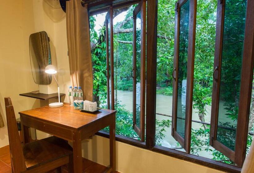 غرفة قياسية ثلاثية, Art S Riverview Lodge