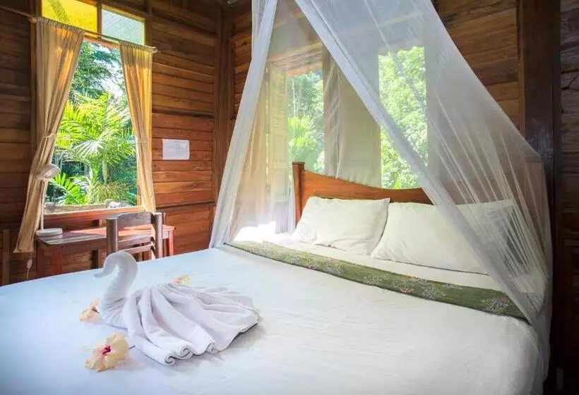 Standard Neljän Hengen Huone, Art S Riverview Lodge