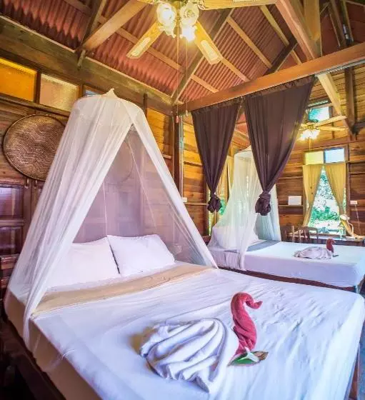 Standard Neljän Hengen Huone, Art S Riverview Lodge