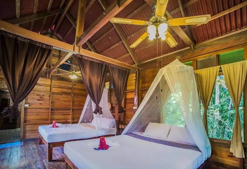 Standard Neljän Hengen Huone, Art S Riverview Lodge