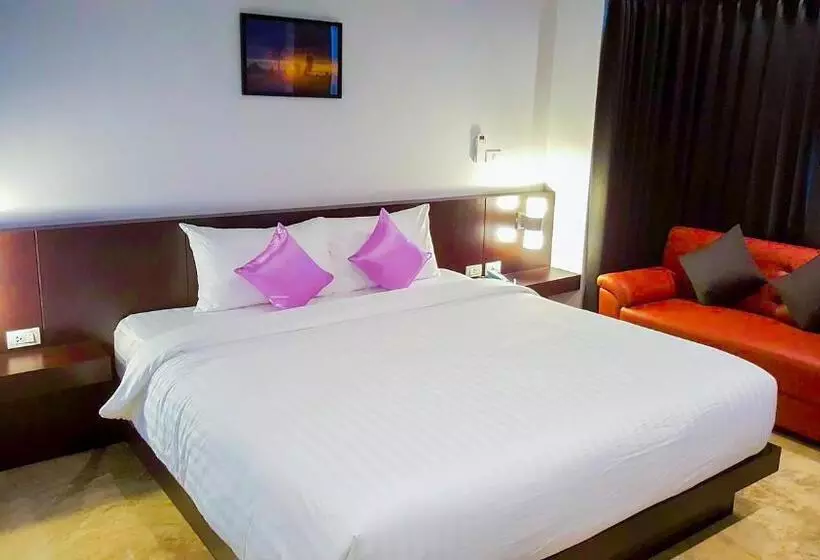 اتاق لوکس چهار تخته, Aziss Boutique Hotel   Sha Plus