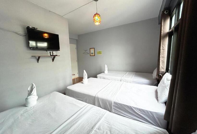 اتاق راحتی سه تخته, Hide Bangkok Hostel