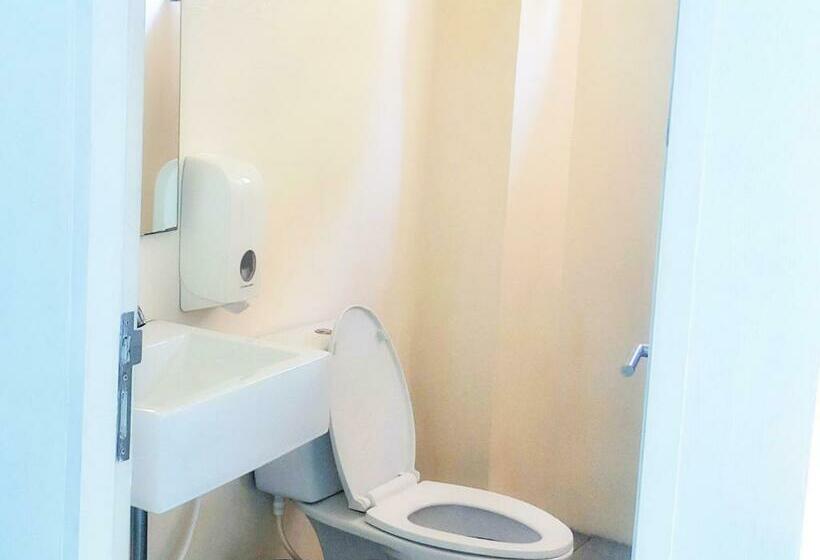 اتاق لوکس با تخت بزرگ, Holy Sheet Hostel