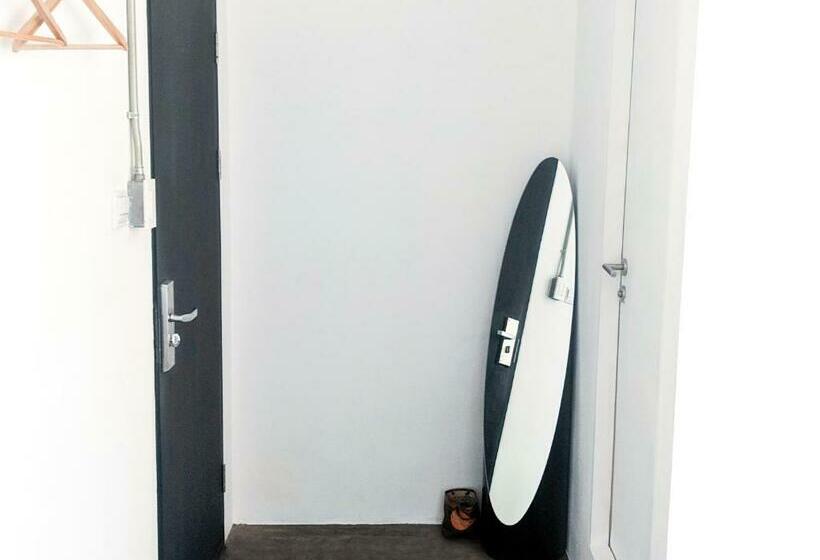 اتاق لوکس با تخت بزرگ, Holy Sheet Hostel