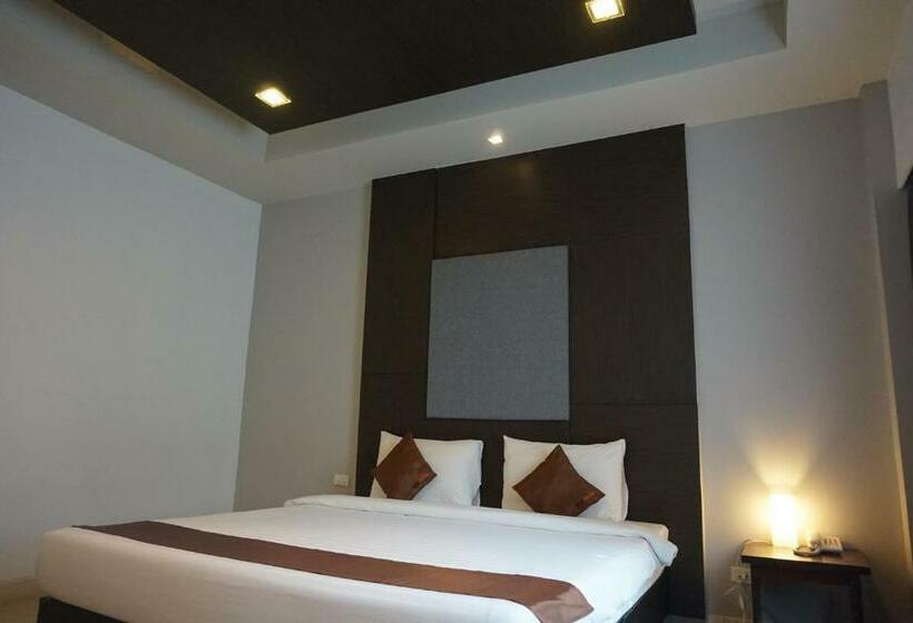 高级大房间, Akelada