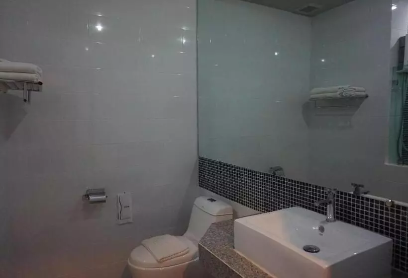 Family Room, Akelada