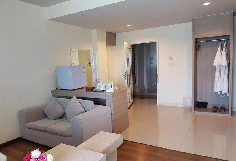 Family Room, Akelada