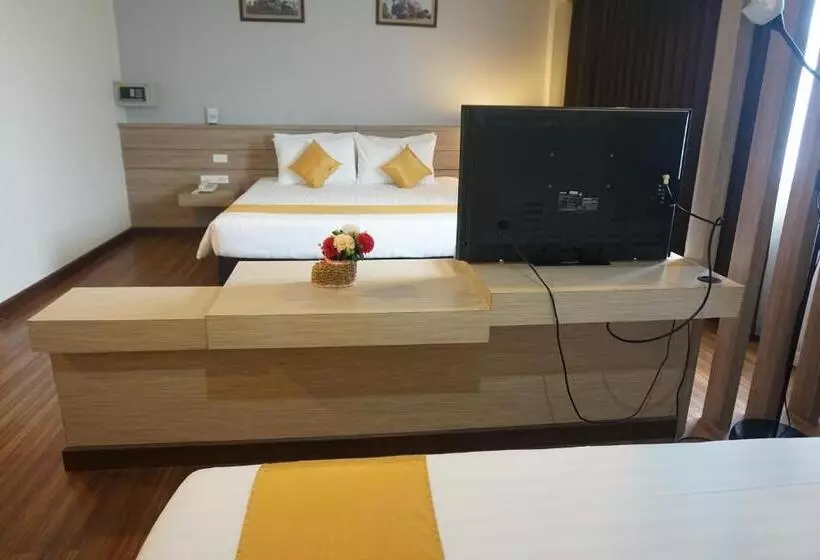 Family Room, Akelada