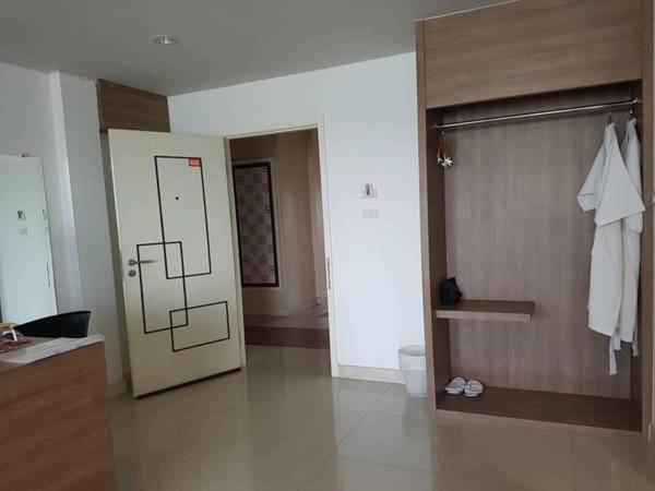 行政套房, Akelada