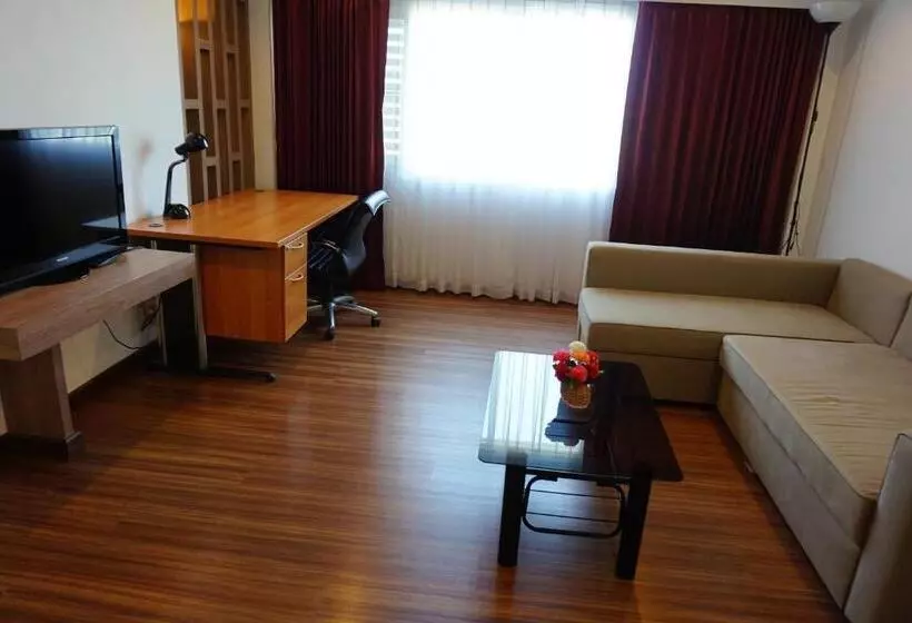 Suite Executiva, Akelada