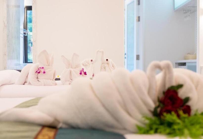 Habitació Triple Deluxe, Avatara Resort