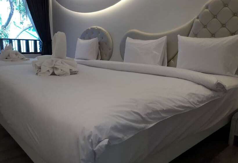 Habitació Triple Deluxe, Avatara Resort