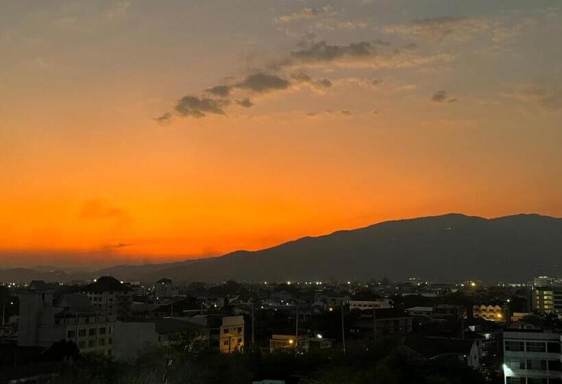 Семейный Номер, Jade Tower