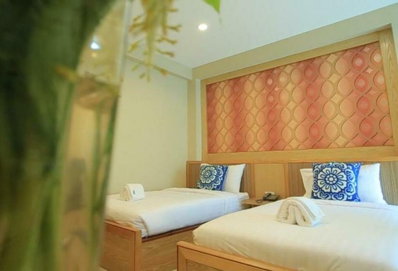 اتاق لوکس با تخت بزرگ, Monmuang