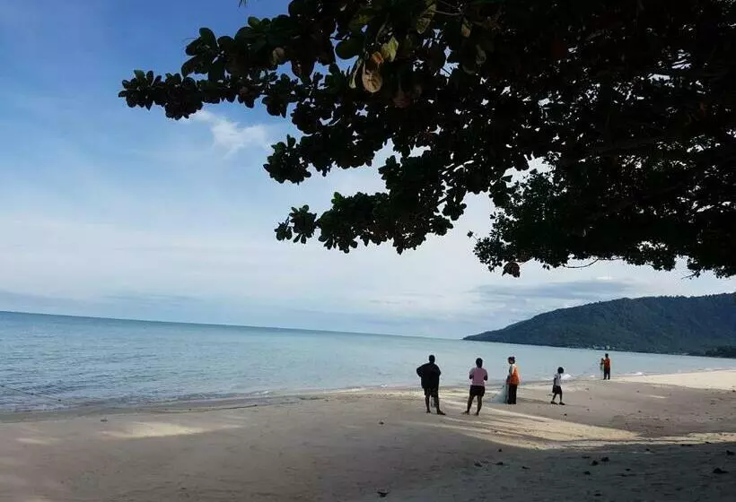 スタンダードバンガロー, Phuphat Beach