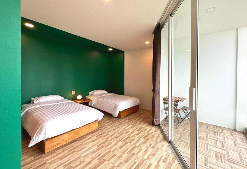 스탠다드 트리플 룸 테라스, Plernpetch