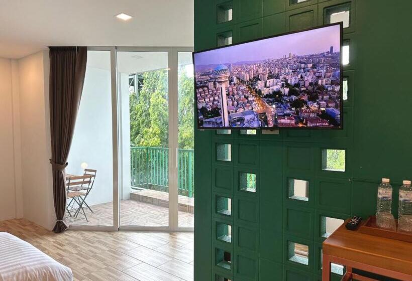 스탠다드 트리플 룸 테라스, Plernpetch